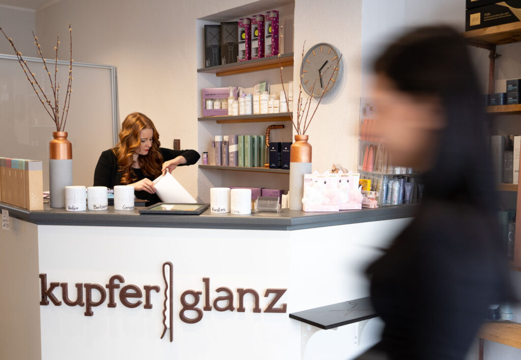 Philigraphie, Friseursalon, Moenchengladbach, Haare, Frisur, kupferglanz, Frau, Bewegung