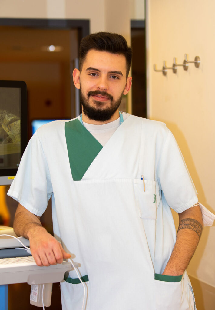 Philigraphie, Helios Klinikum, Krefeld, Krankenpfleger, freundlich, Kasak, weiß