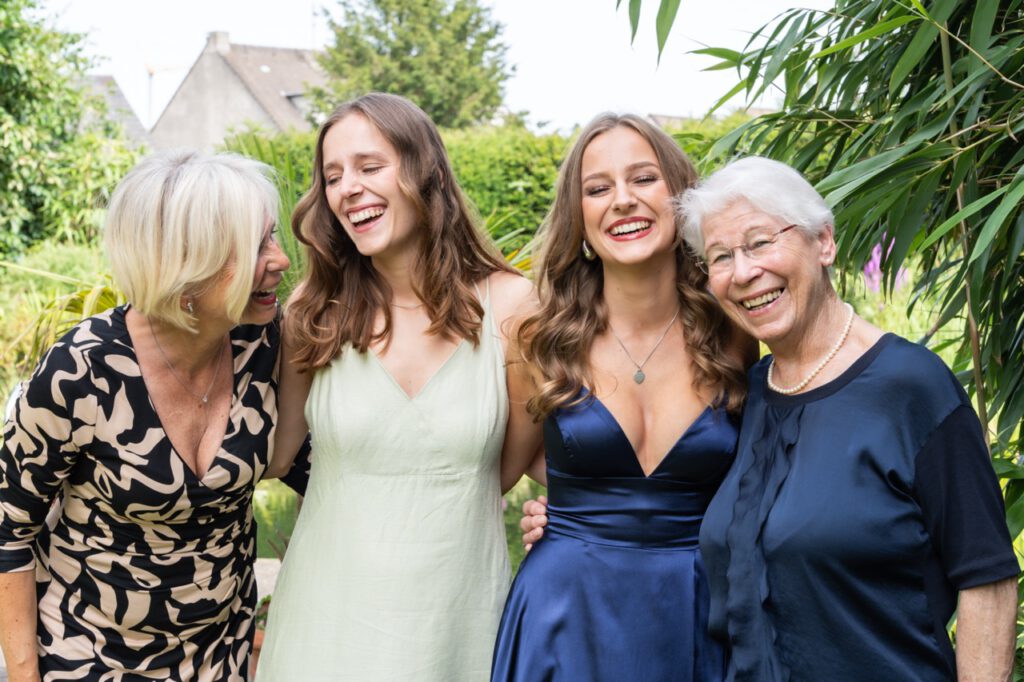 Philigraphie, Fotograf, Menschenfotografie, Korschenbroich, Familie, Gruppenfoto, lustig, Freude, Frauenpower, Generationen